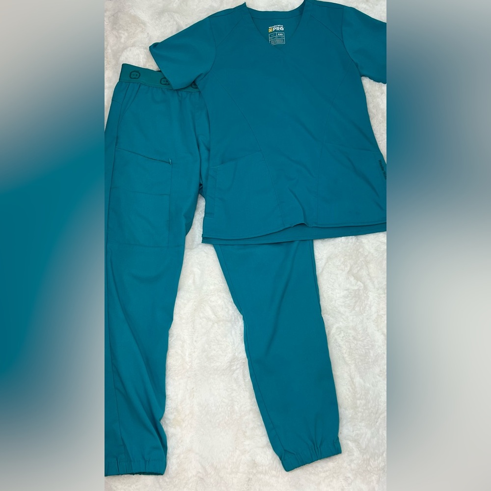 WonderWink Blue Fitted Short Sleeve Tee & Pants Set